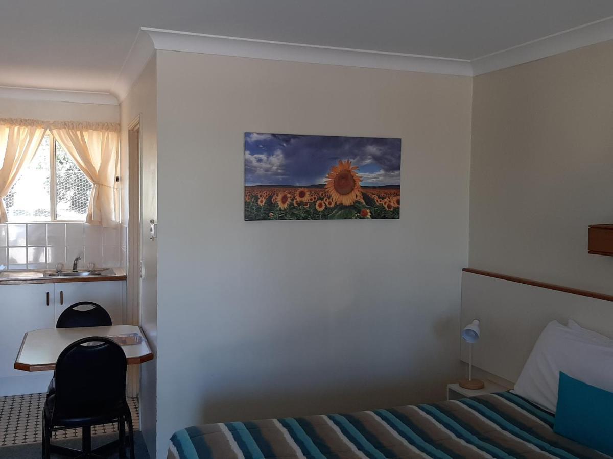 Country Rose Motel Ворік Екстер'єр фото
